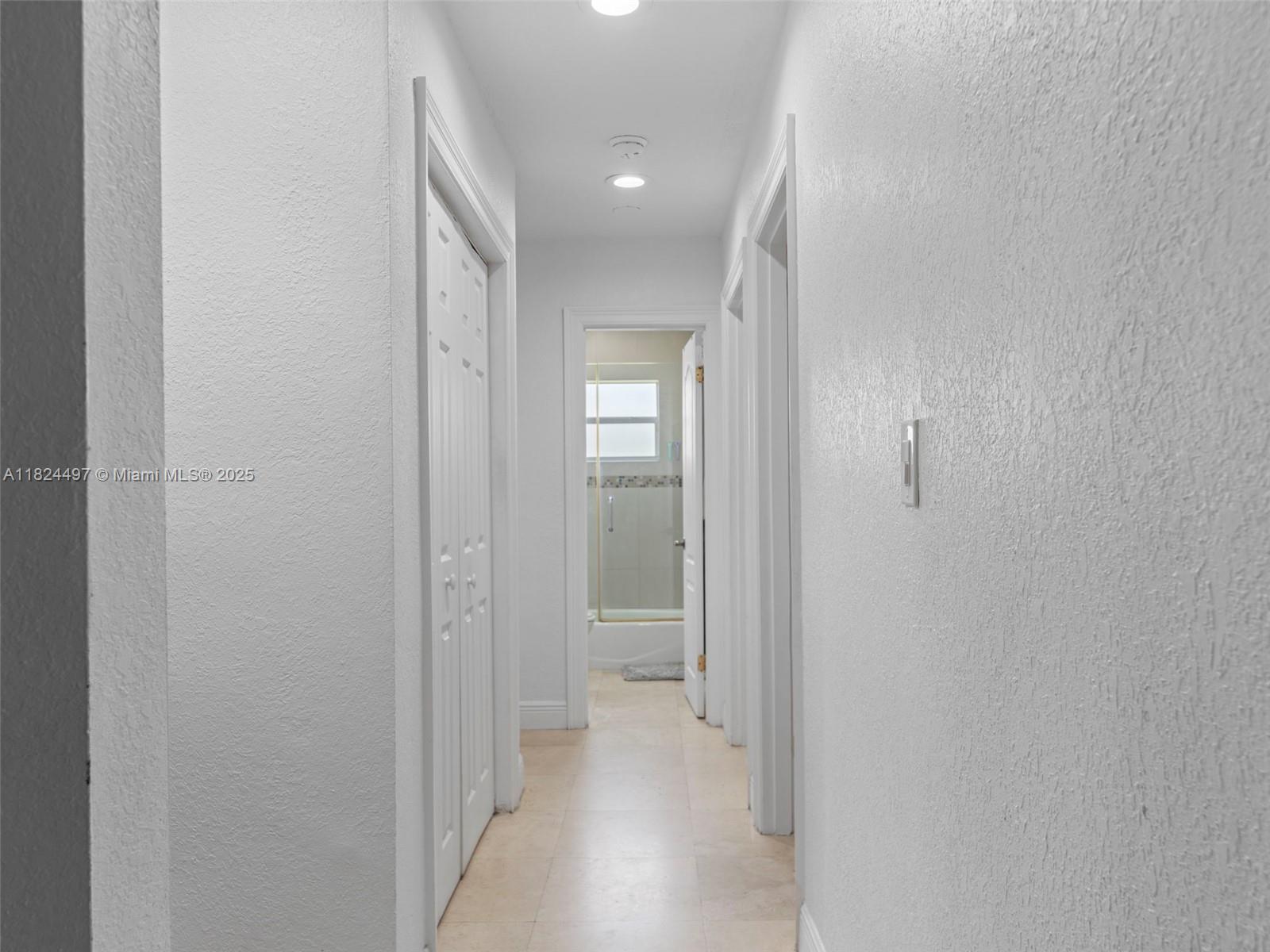 INTERNATIONAL GARDENS SEC - Residential