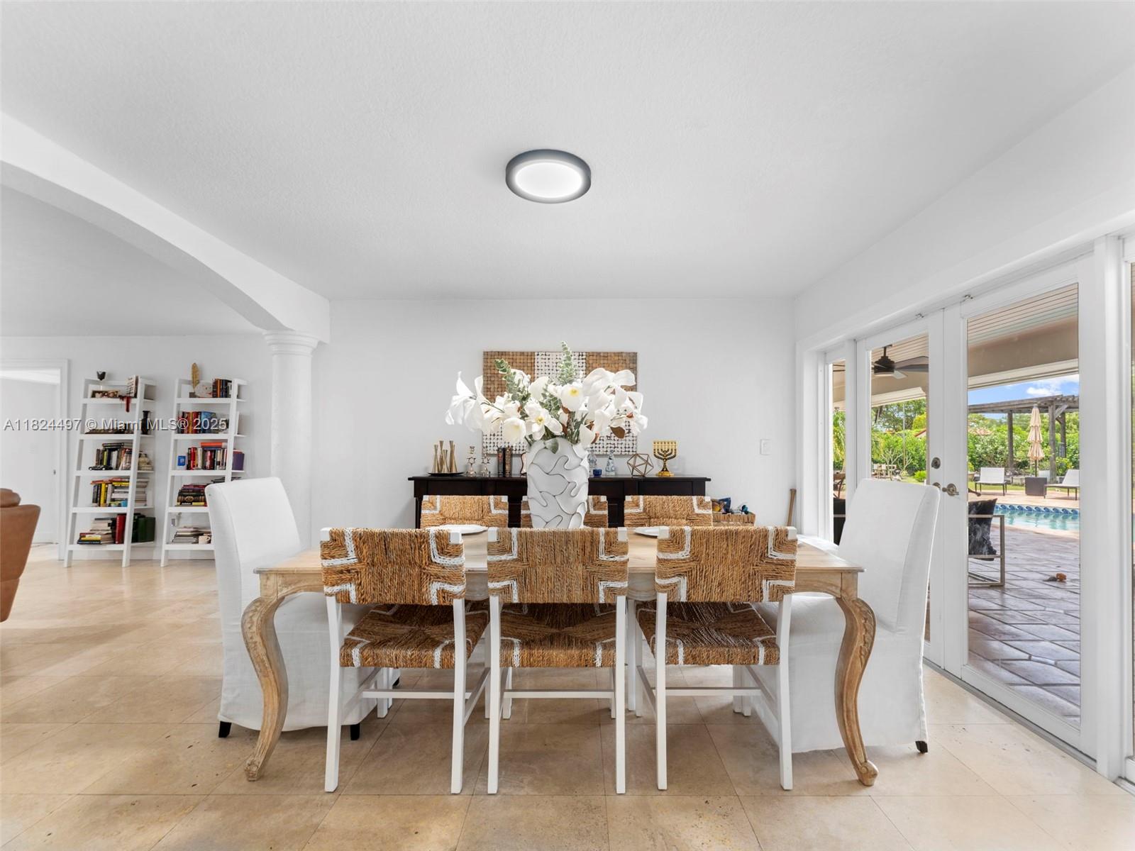 INTERNATIONAL GARDENS SEC - Residential