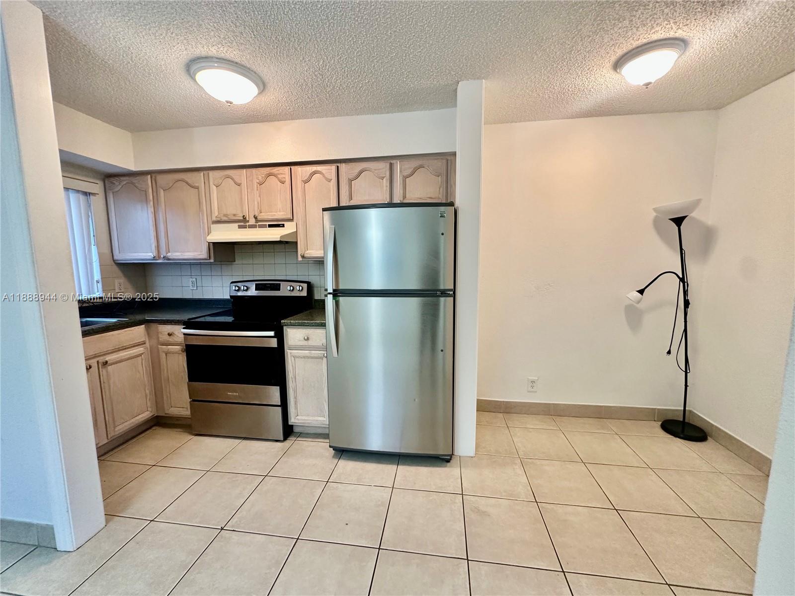 OAKGLEN CONDO - Residential Lease