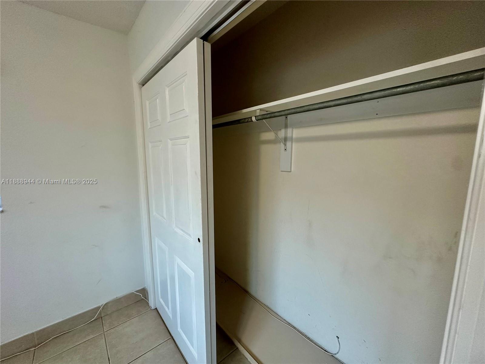OAKGLEN CONDO - Residential Lease