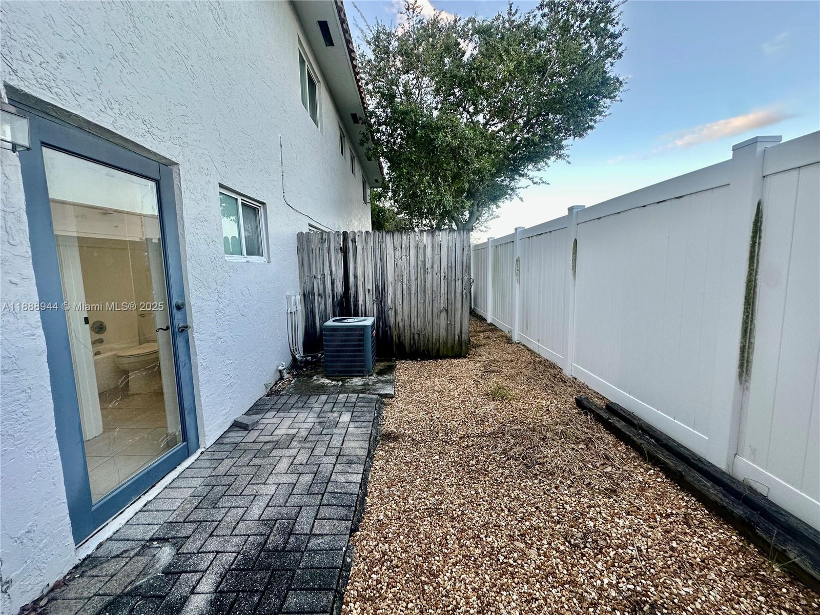 OAKGLEN CONDO - Residential Lease