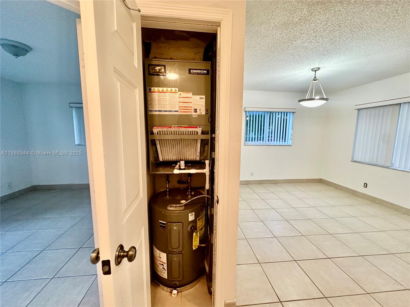 OAKGLEN CONDO - Residential Lease