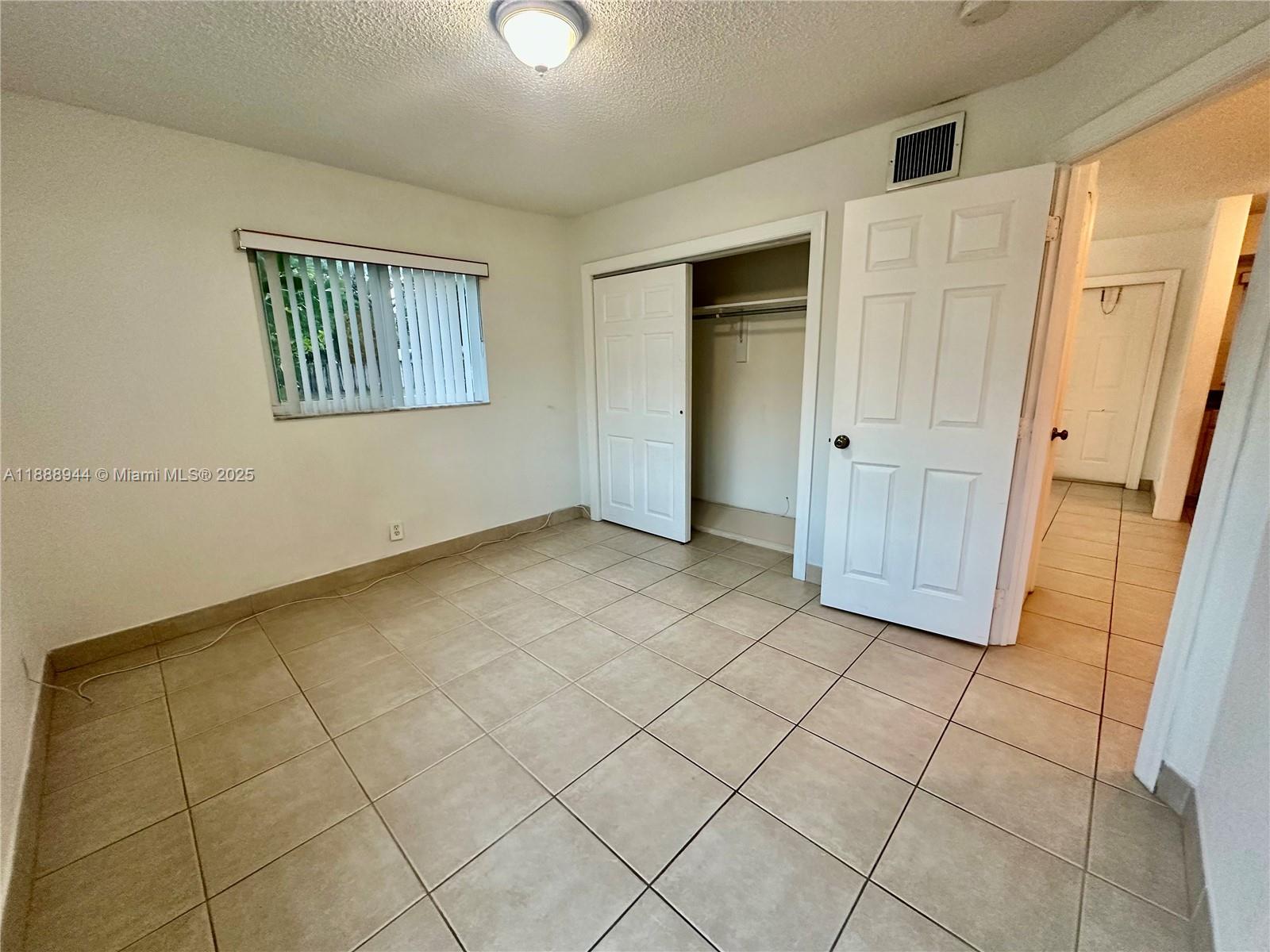 OAKGLEN CONDO - Residential Lease