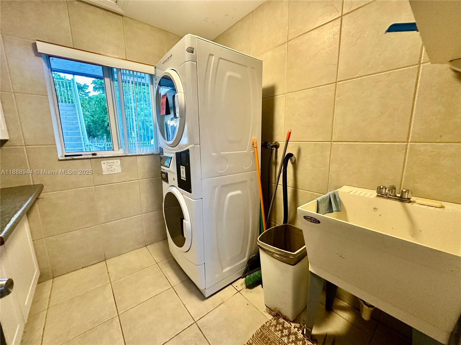OAKGLEN CONDO - Residential Lease