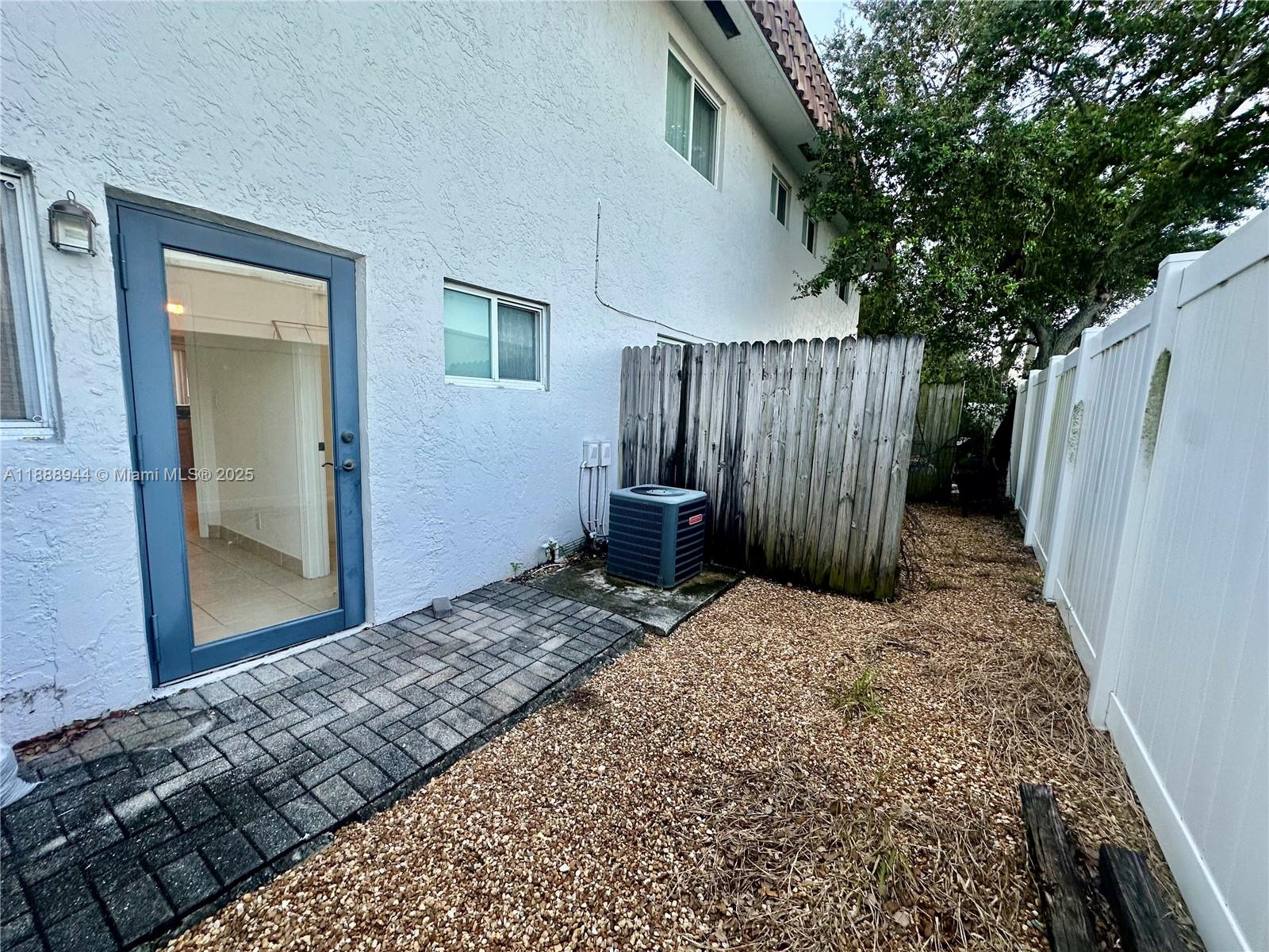 OAKGLEN CONDO - Residential Lease