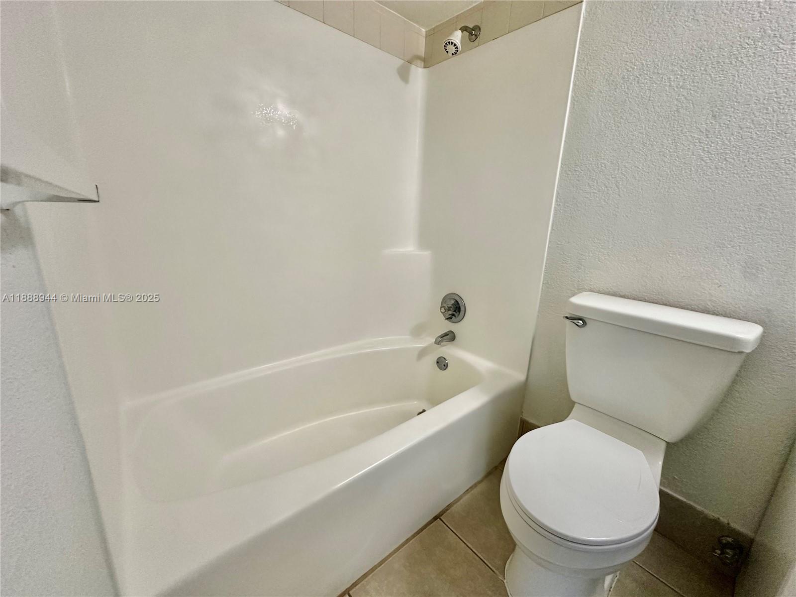 OAKGLEN CONDO - Residential Lease
