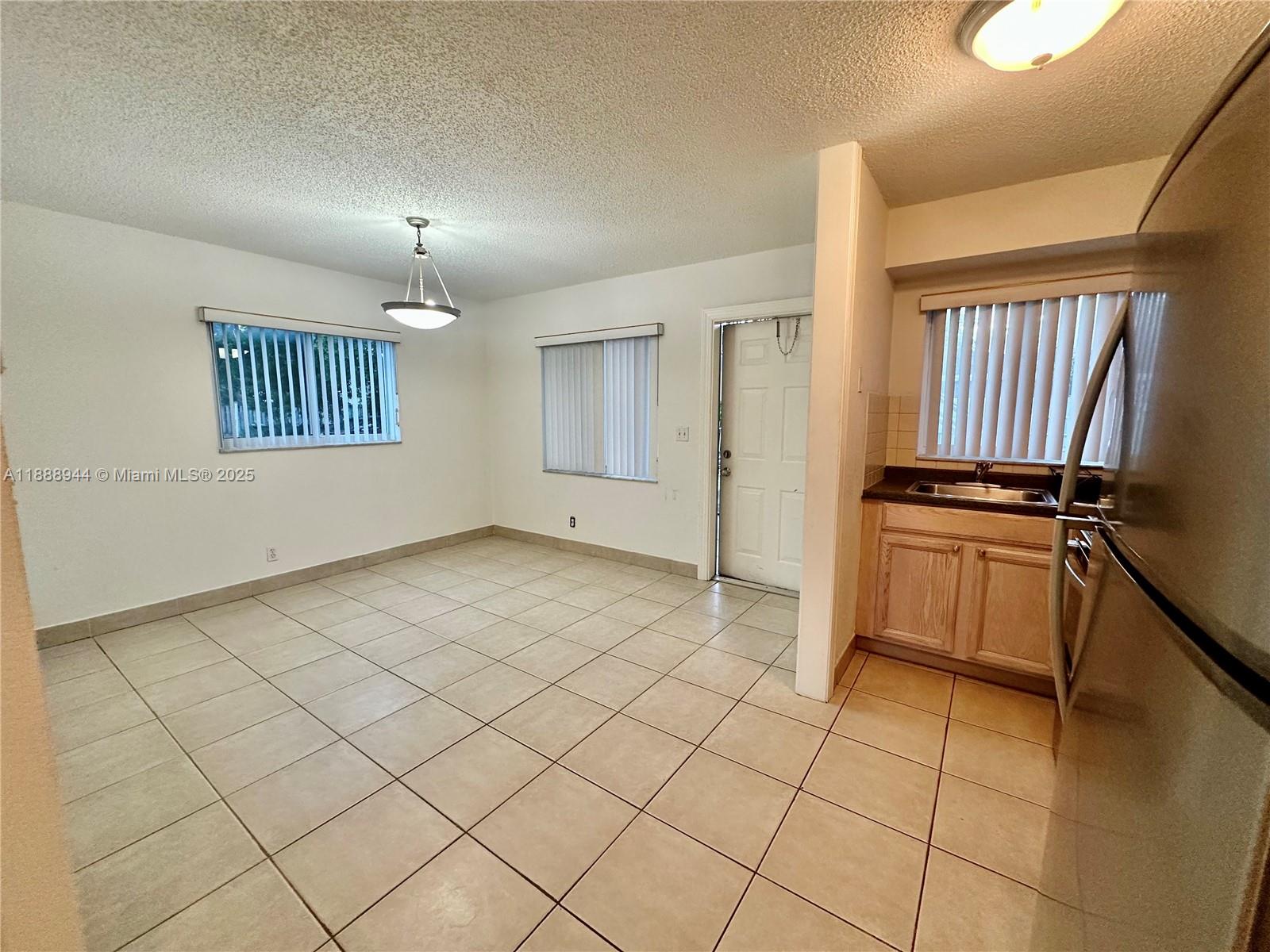 OAKGLEN CONDO - Residential Lease