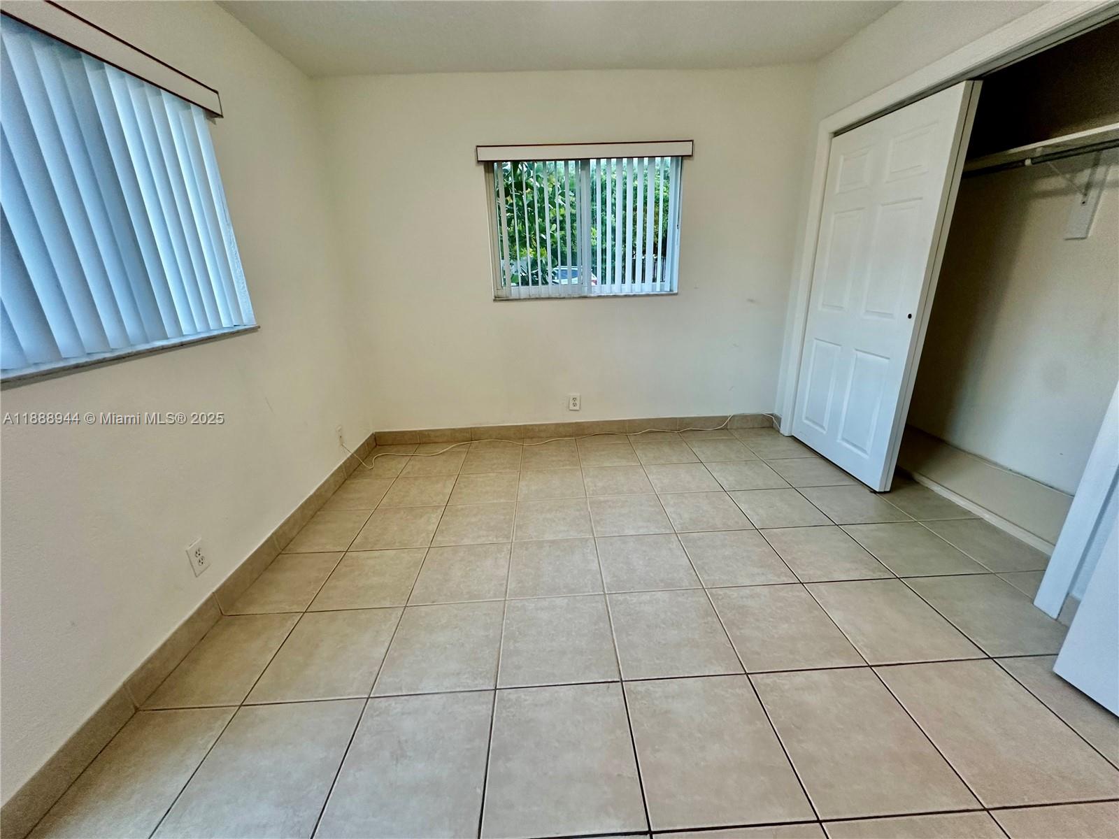 OAKGLEN CONDO - Residential Lease