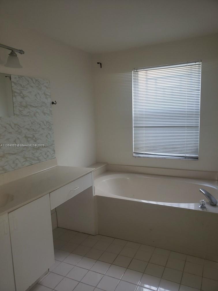 HEFTLER HOMES AT LAGO MAR - Residential