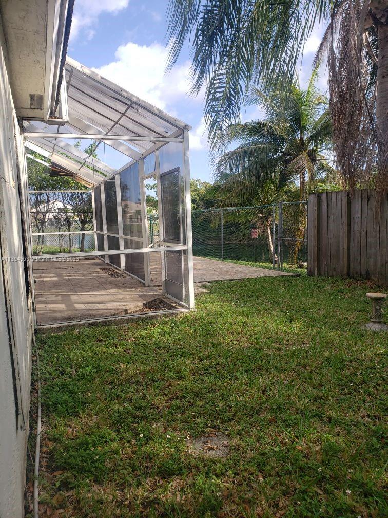 HEFTLER HOMES AT LAGO MAR - Residential