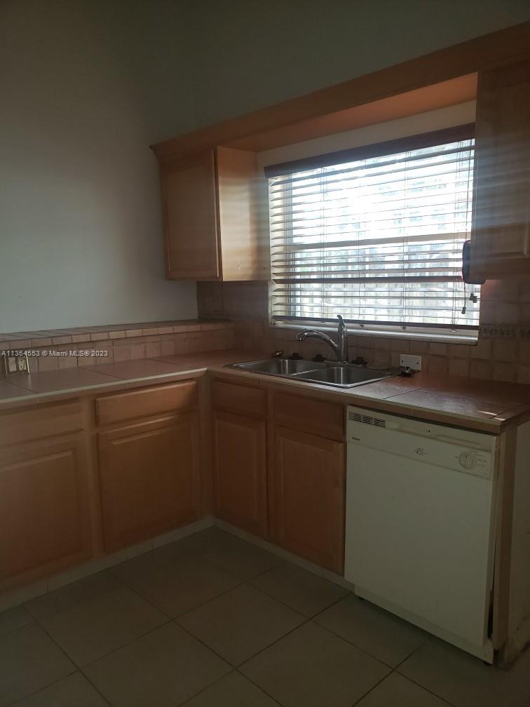 HEFTLER HOMES AT LAGO MAR - Residential