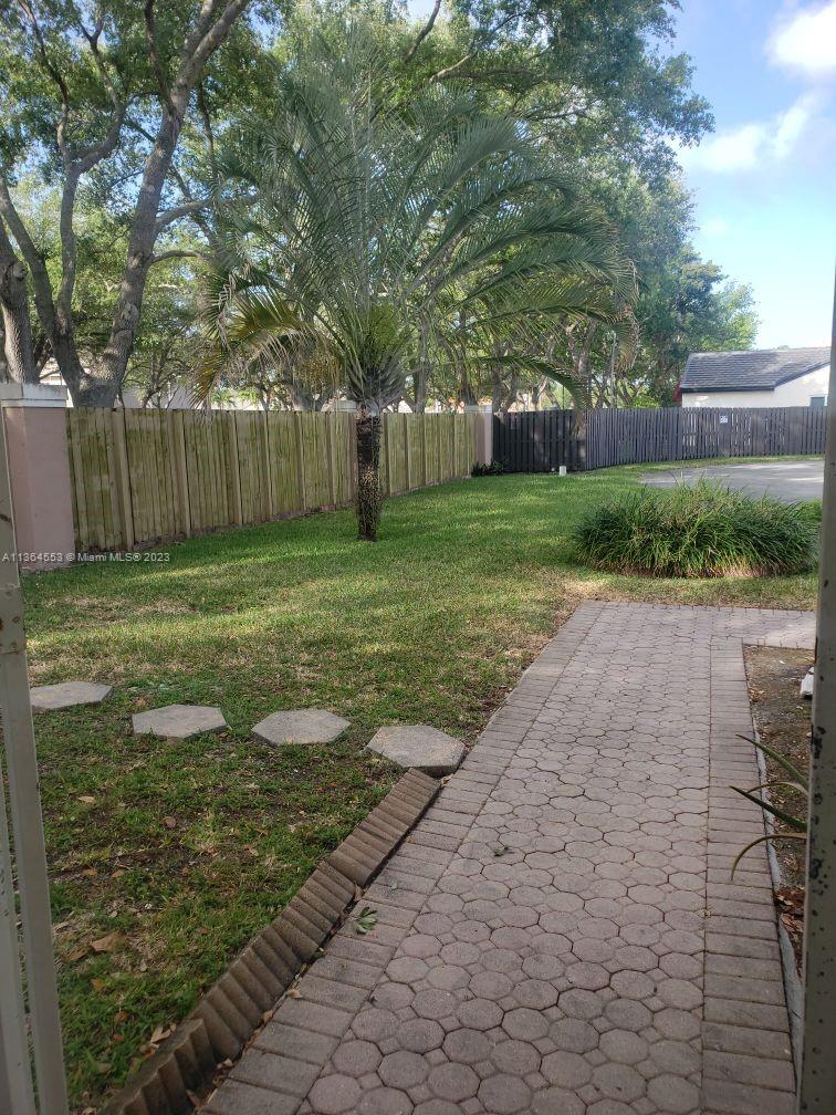 HEFTLER HOMES AT LAGO MAR - Residential