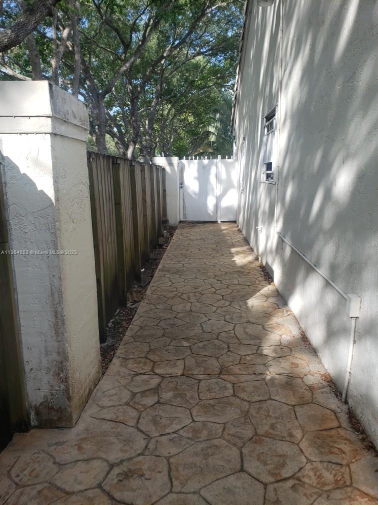 HEFTLER HOMES AT LAGO MAR - Residential