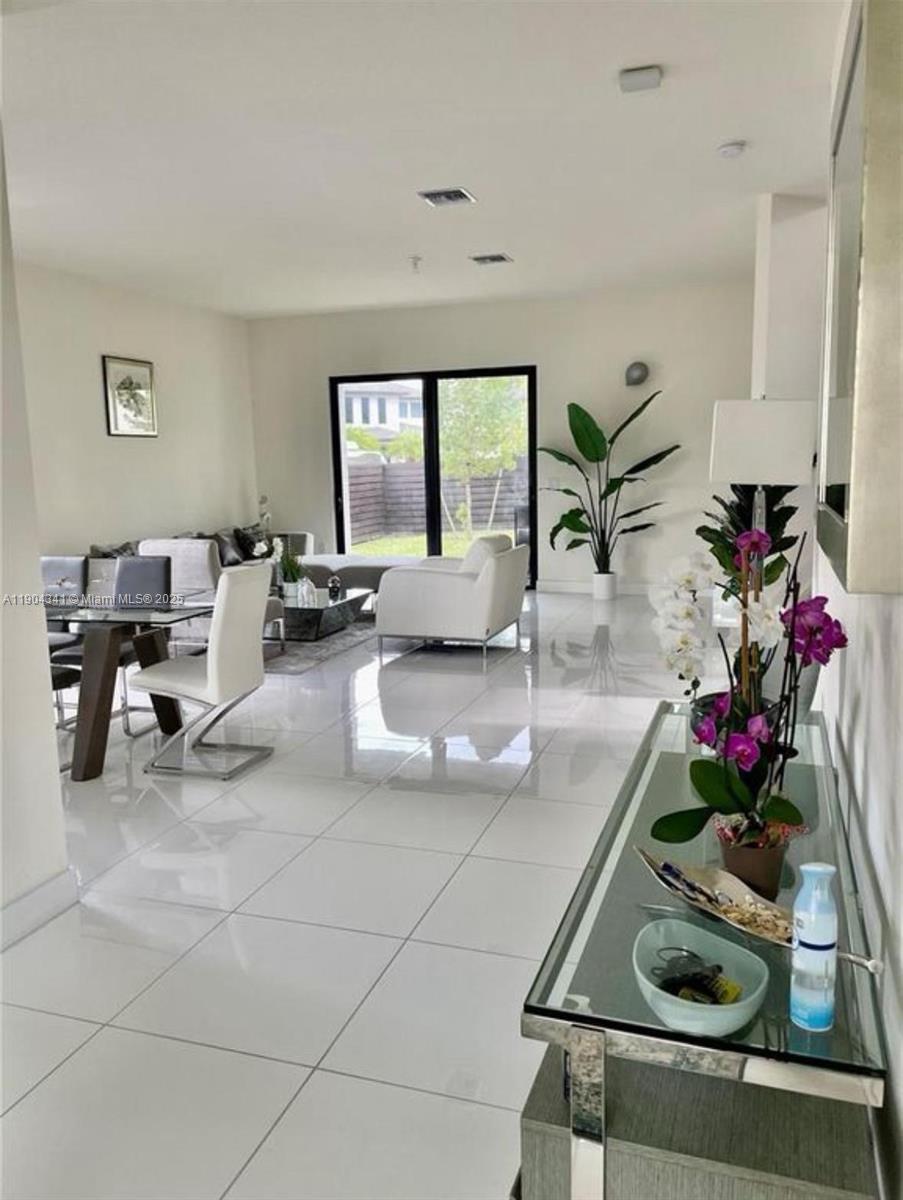 DUNNWOODY LAKE - Residential