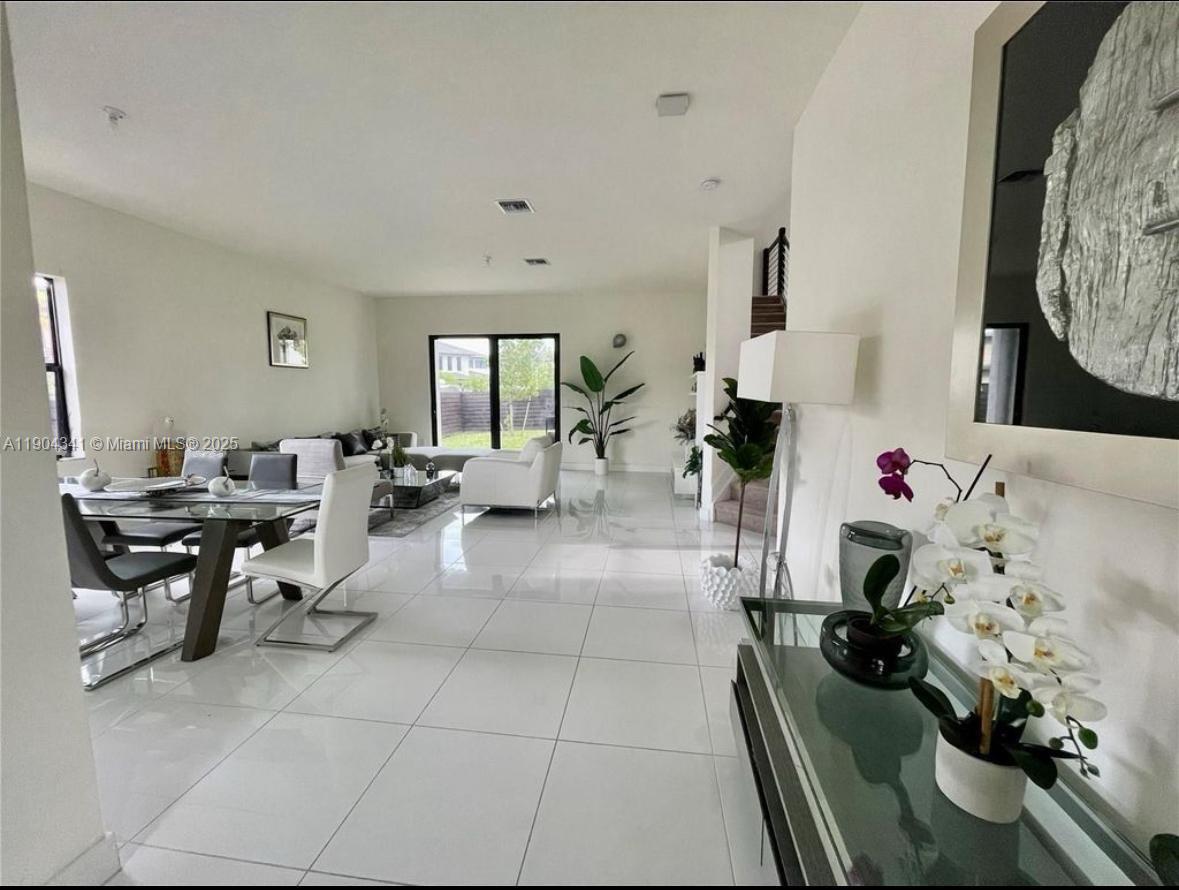 DUNNWOODY LAKE - Residential