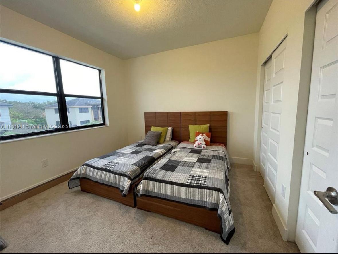 DUNNWOODY LAKE - Residential