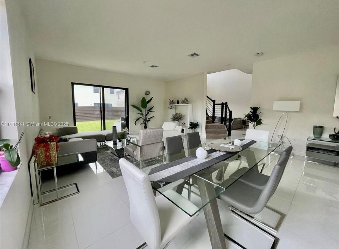 DUNNWOODY LAKE - Residential