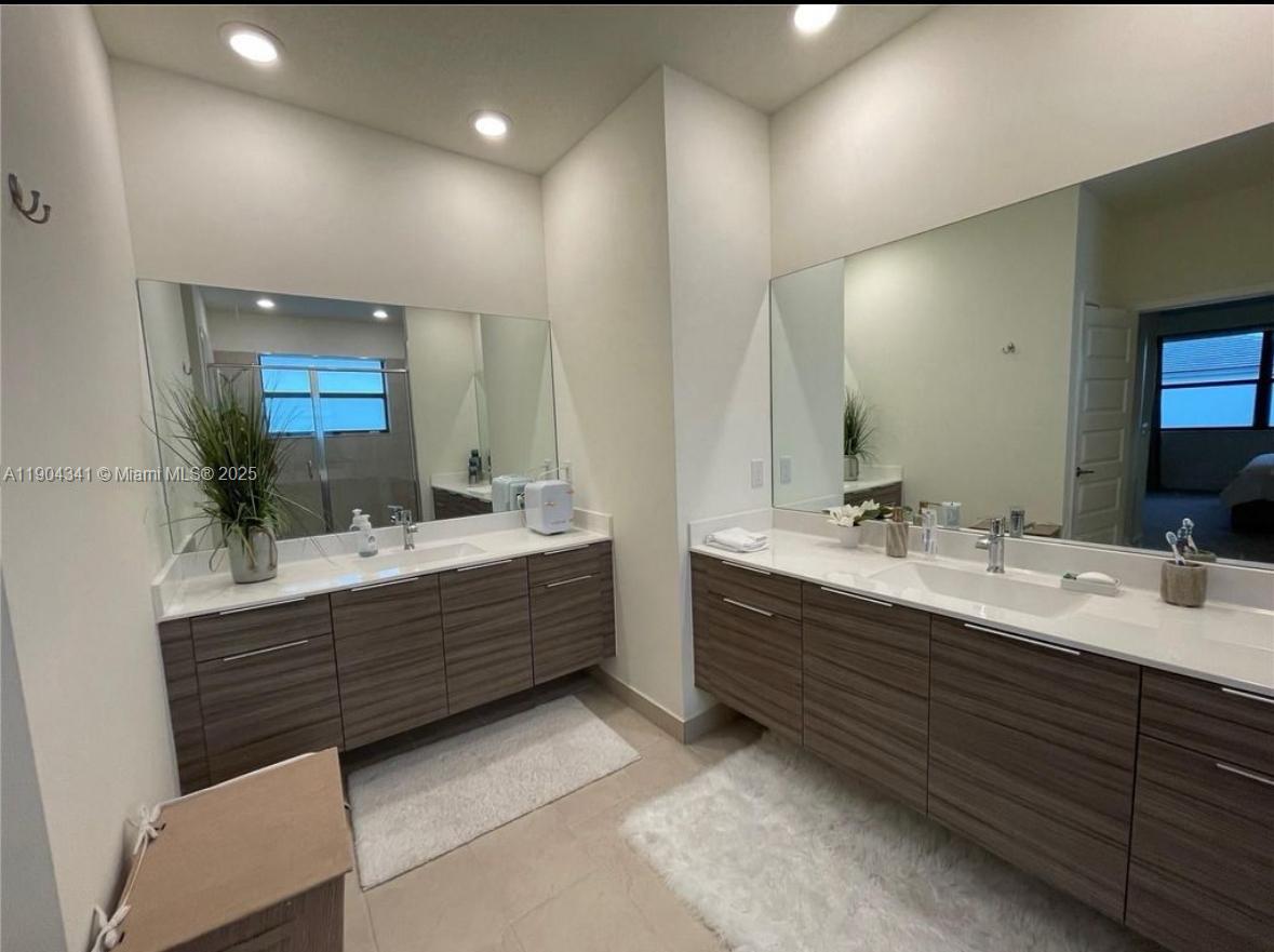 DUNNWOODY LAKE - Residential