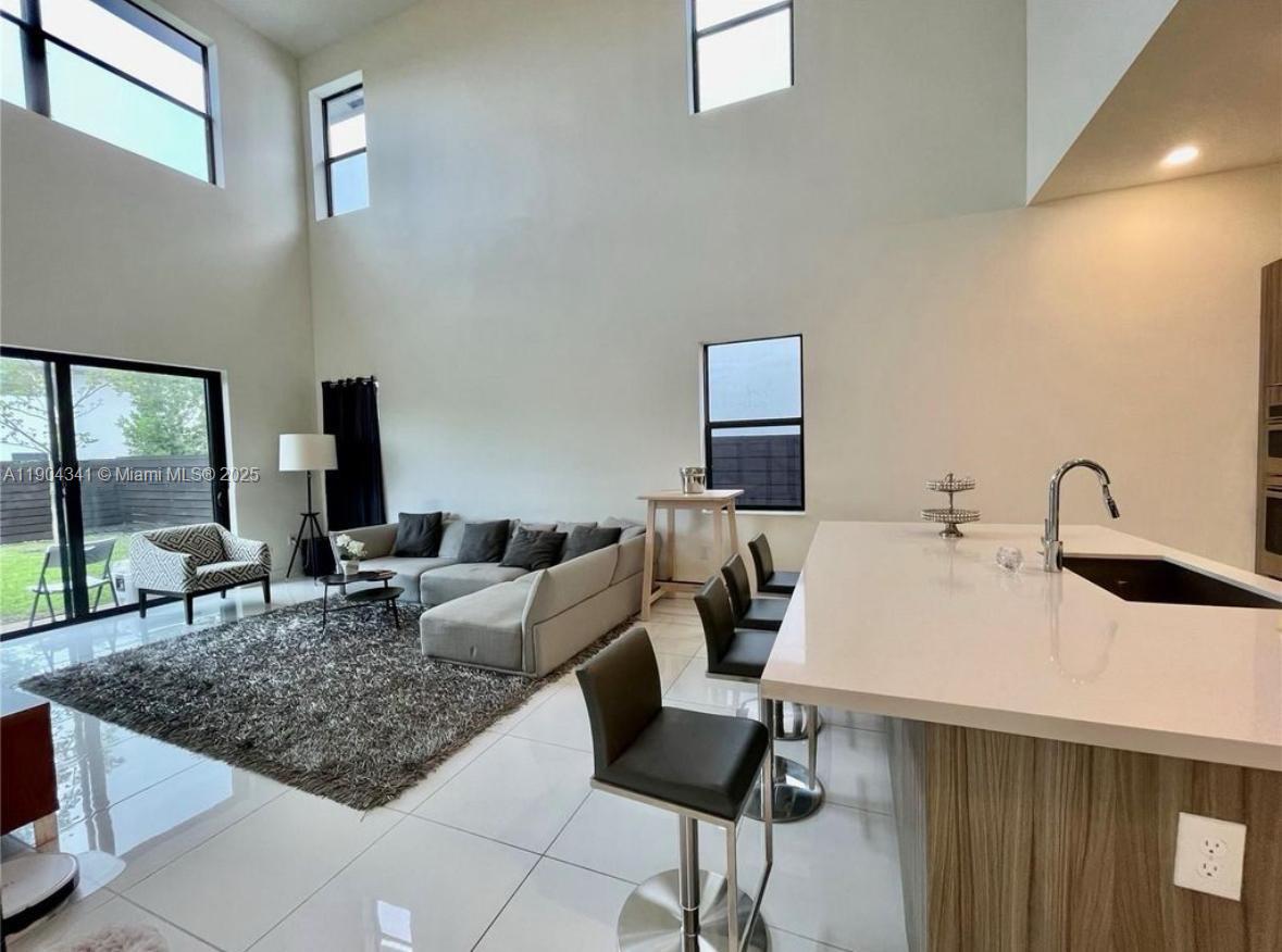 DUNNWOODY LAKE - Residential