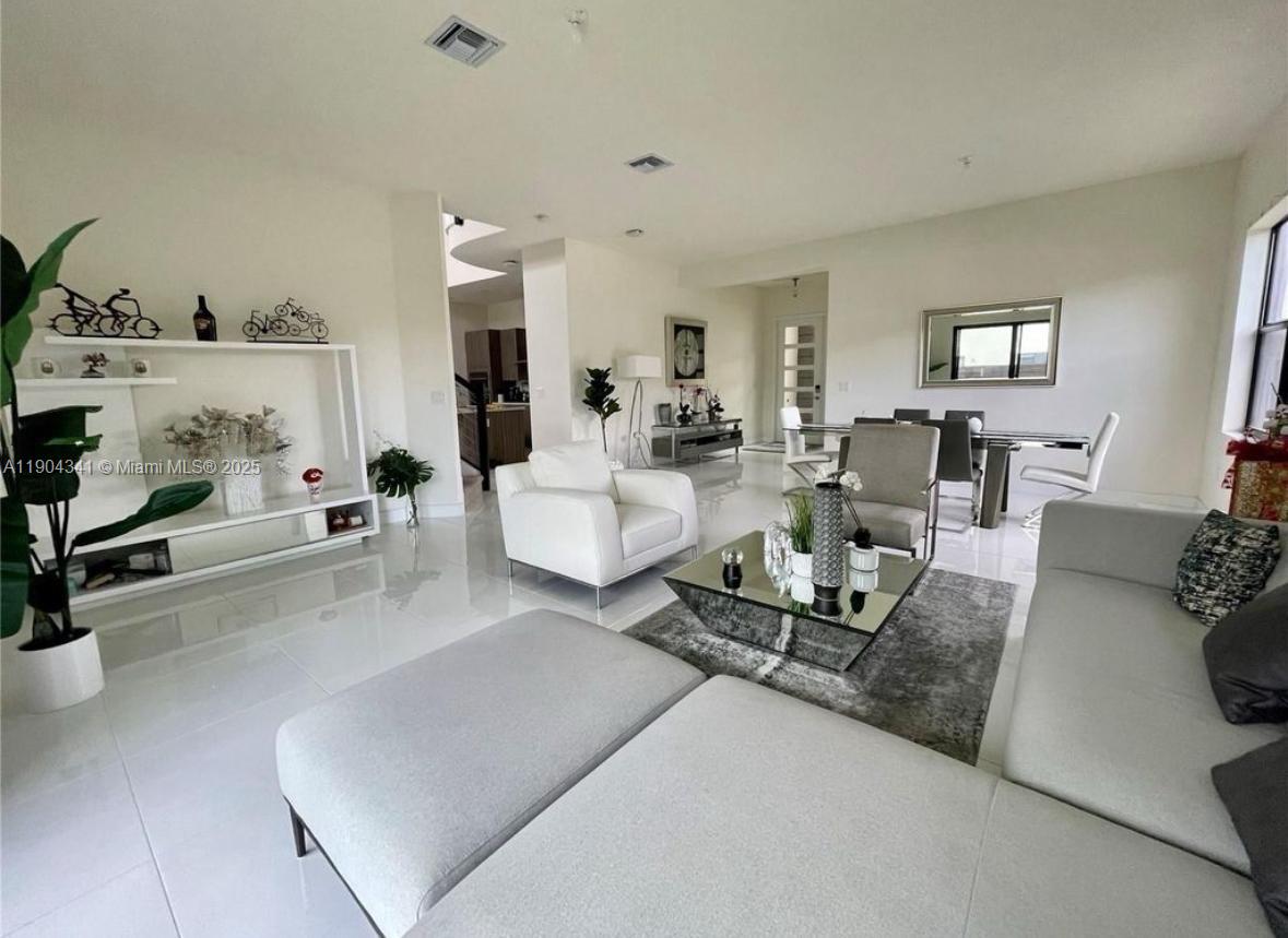 DUNNWOODY LAKE - Residential