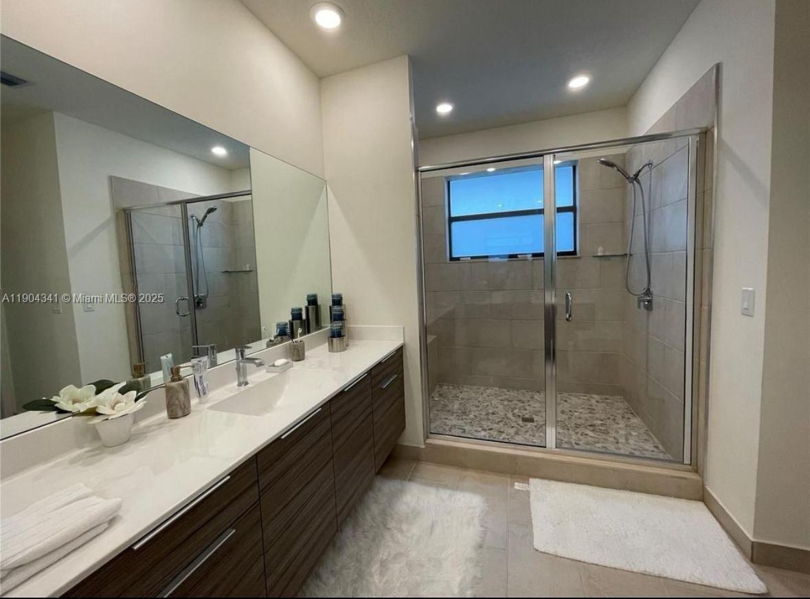 DUNNWOODY LAKE - Residential