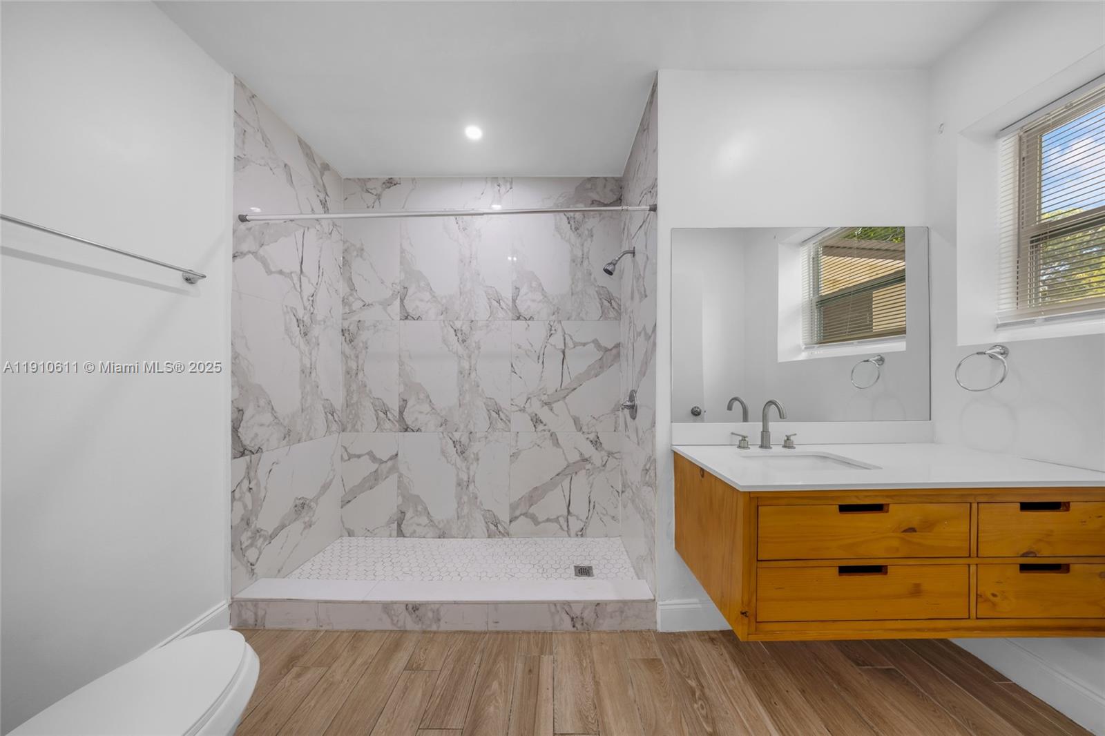 BEVERLY PARK - Residential Lease