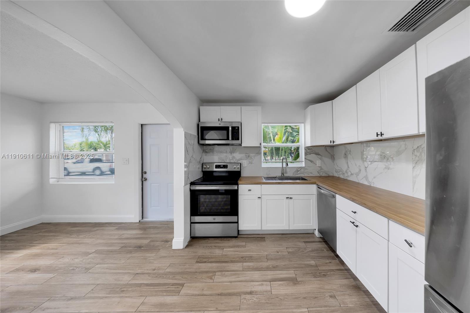 BEVERLY PARK - Residential Lease