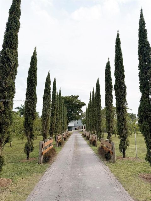 19820 SW 244th St Homestead FL 33031