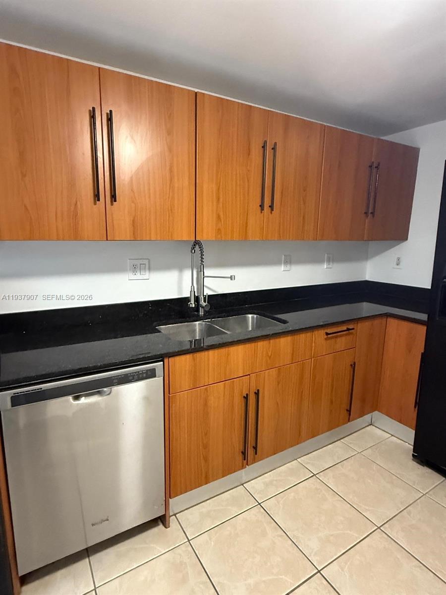 RESIDENCES ON HOLLYWOOD B - Residential