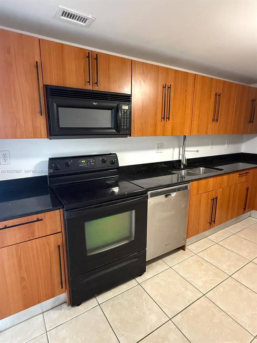 RESIDENCES ON HOLLYWOOD B - Residential