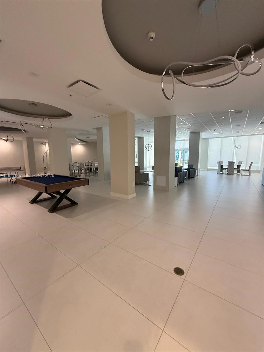 RESIDENCES ON HOLLYWOOD B - Residential