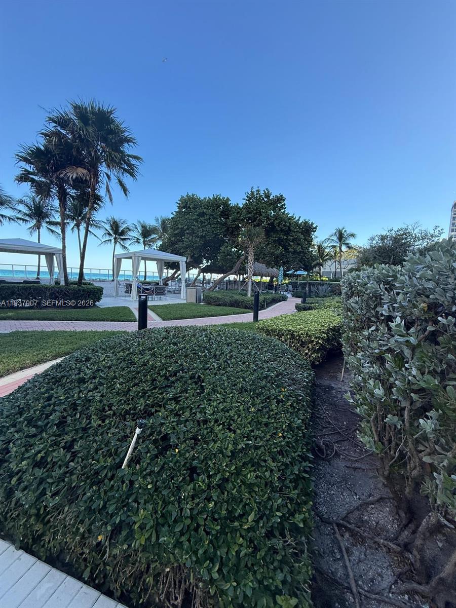 RESIDENCES ON HOLLYWOOD B - Residential