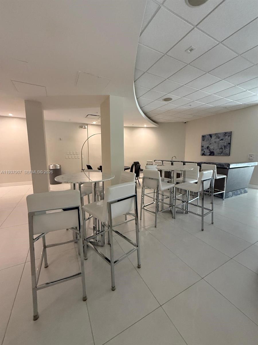 RESIDENCES ON HOLLYWOOD B - Residential