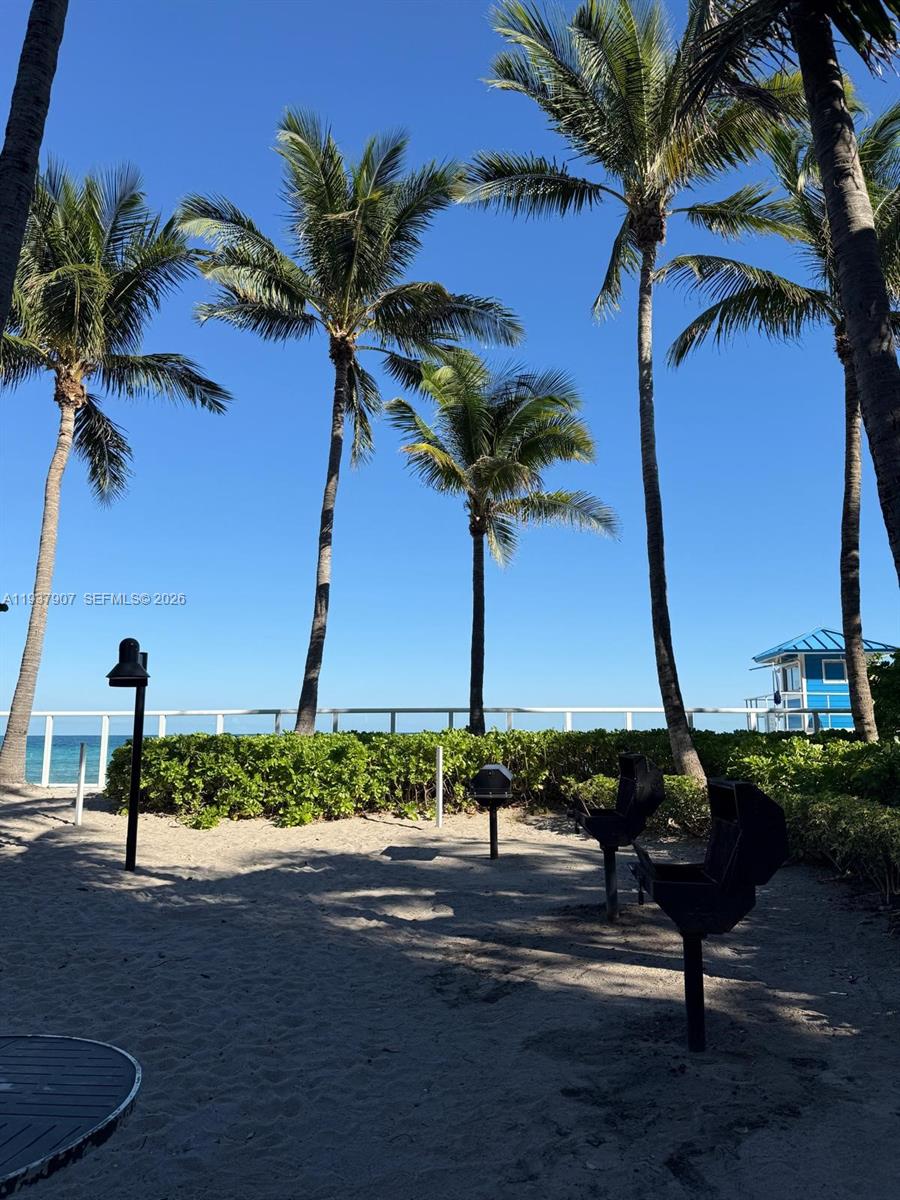 RESIDENCES ON HOLLYWOOD B - Residential