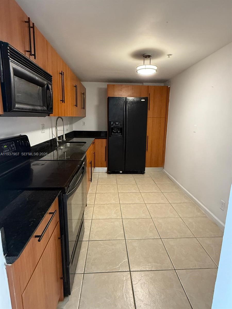 RESIDENCES ON HOLLYWOOD B - Residential