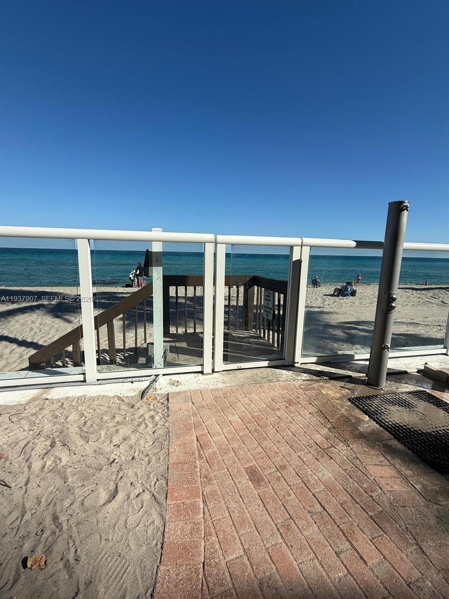 RESIDENCES ON HOLLYWOOD B - Residential