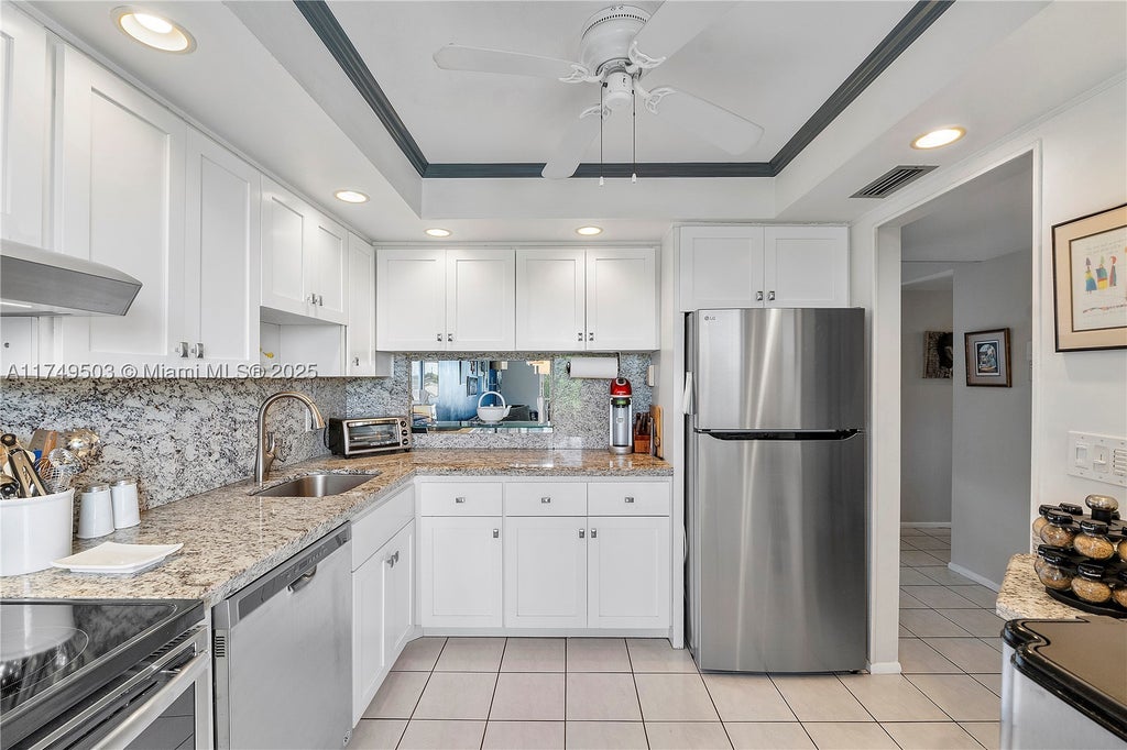 Photo of 4800 Hillcrest Ln #514, Hollywood, FL 33021 (MLS # A11749503)