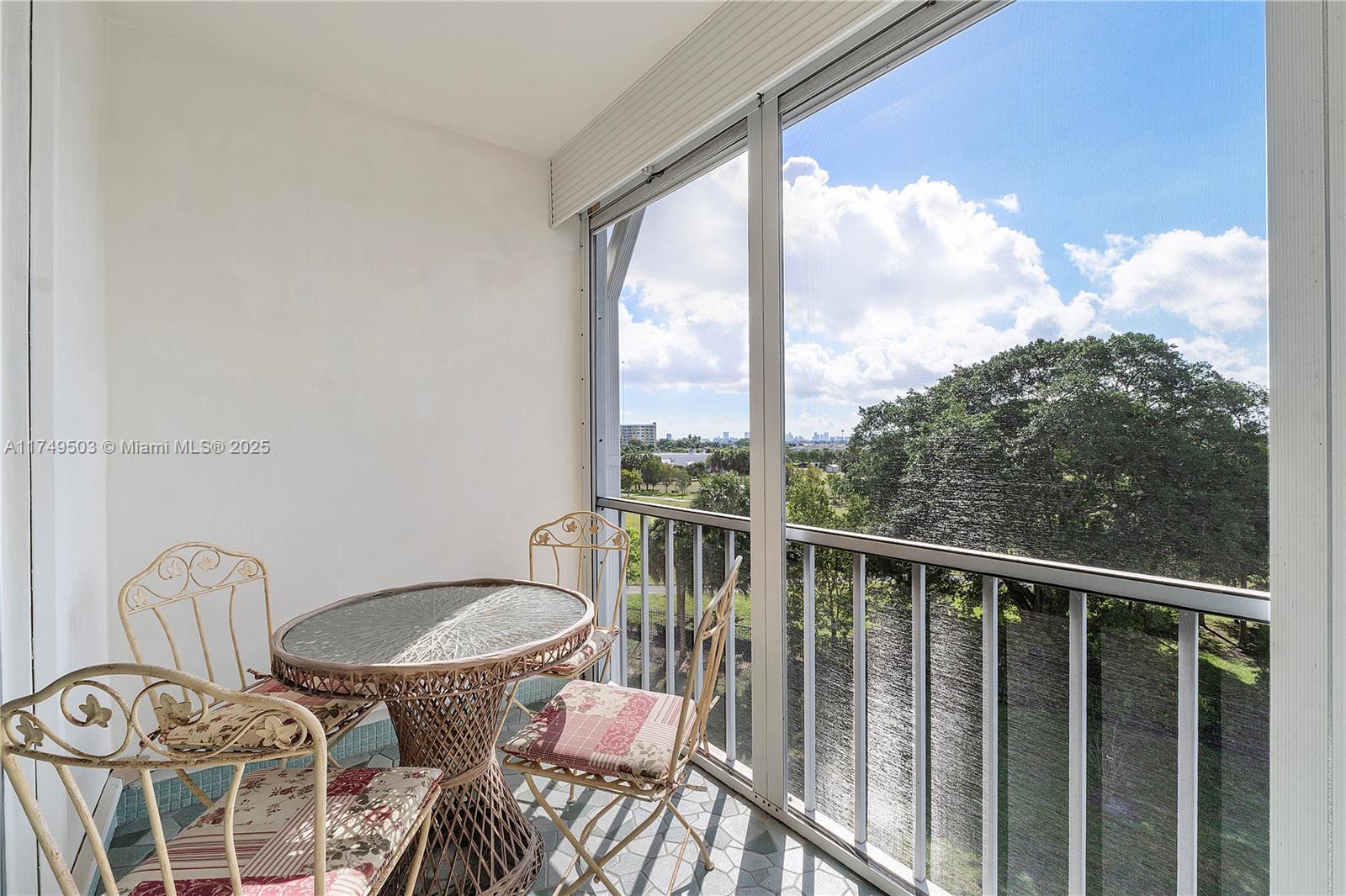 HILLCREST COUNTRY CLUB AP - Residential