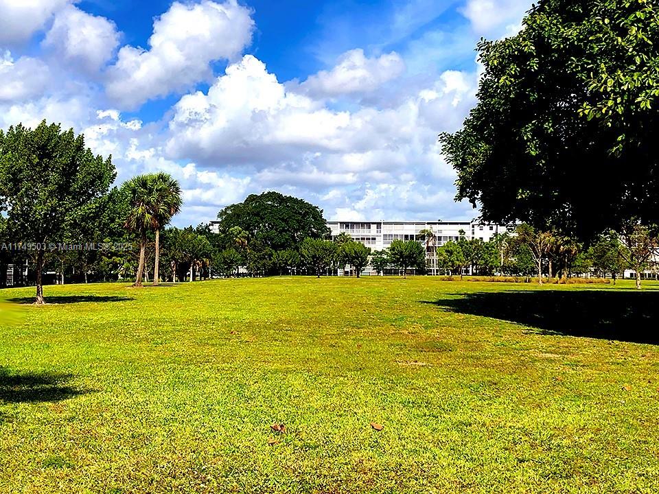 HILLCREST COUNTRY CLUB AP - Residential