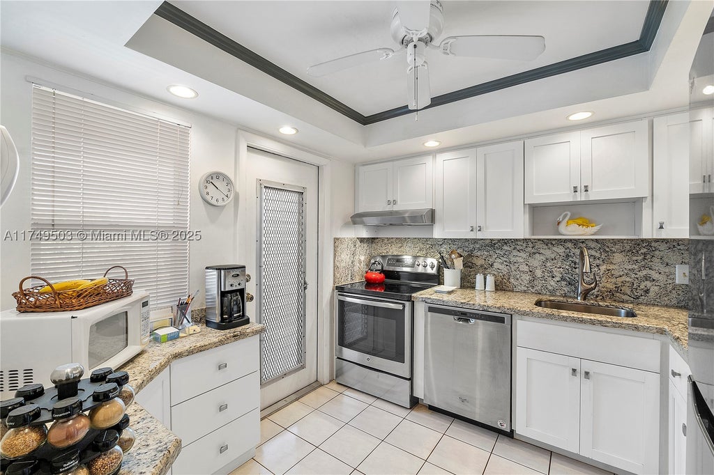 Photo of 4800 Hillcrest Ln #514, Hollywood, FL 33021 (MLS # A11749503)