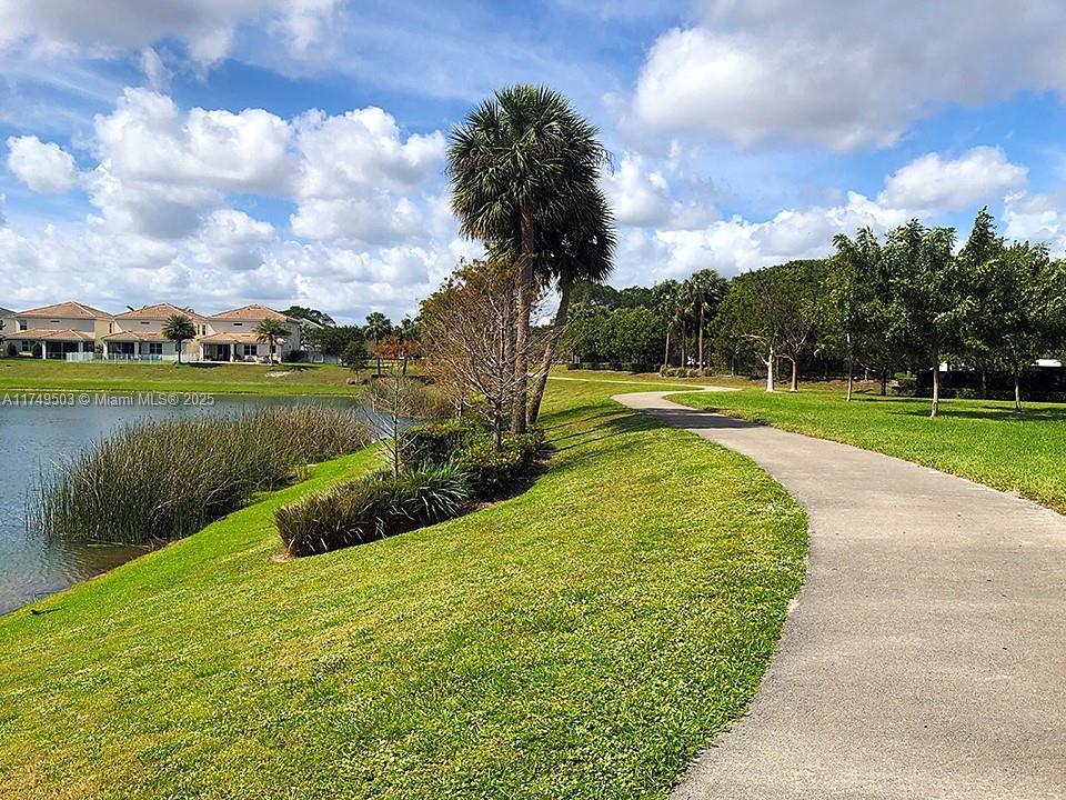 HILLCREST COUNTRY CLUB AP - Residential