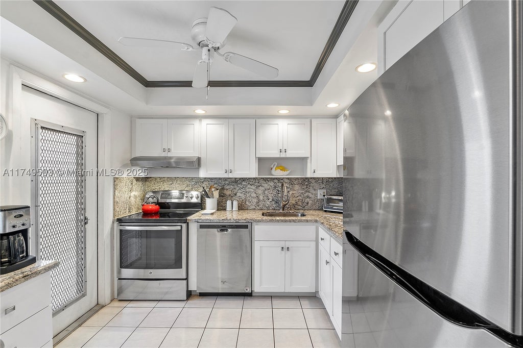 Photo of 4800 Hillcrest Ln #514, Hollywood, FL 33021 (MLS # A11749503)