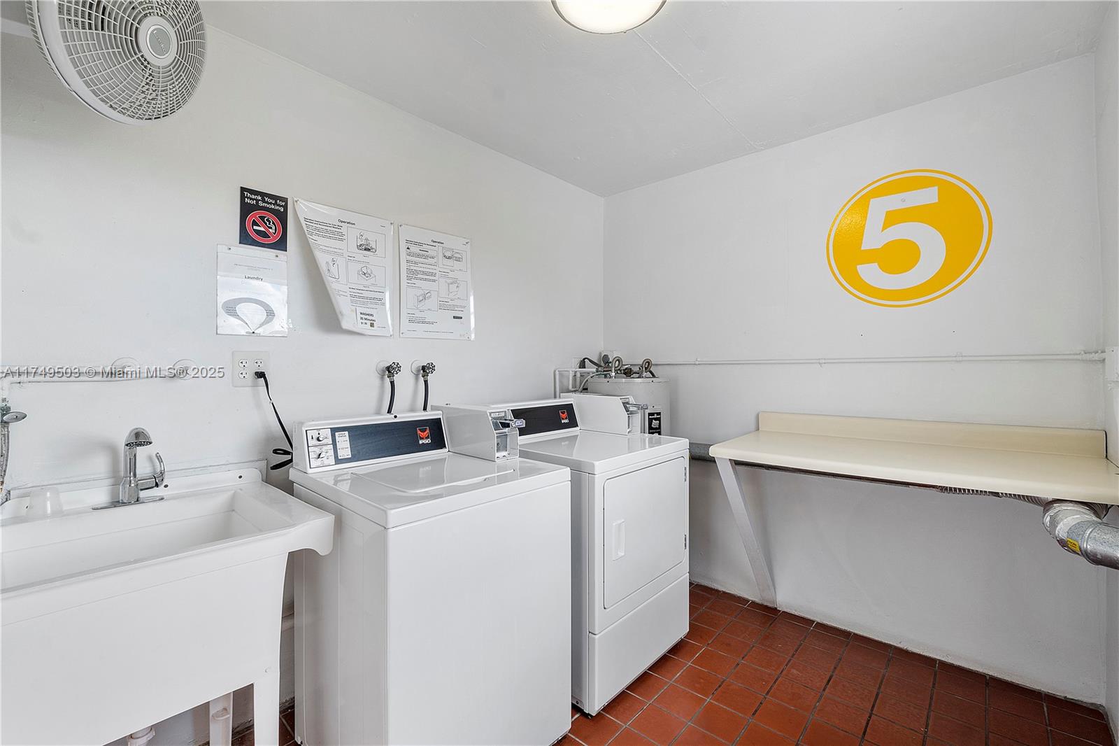 HILLCREST COUNTRY CLUB AP - Residential