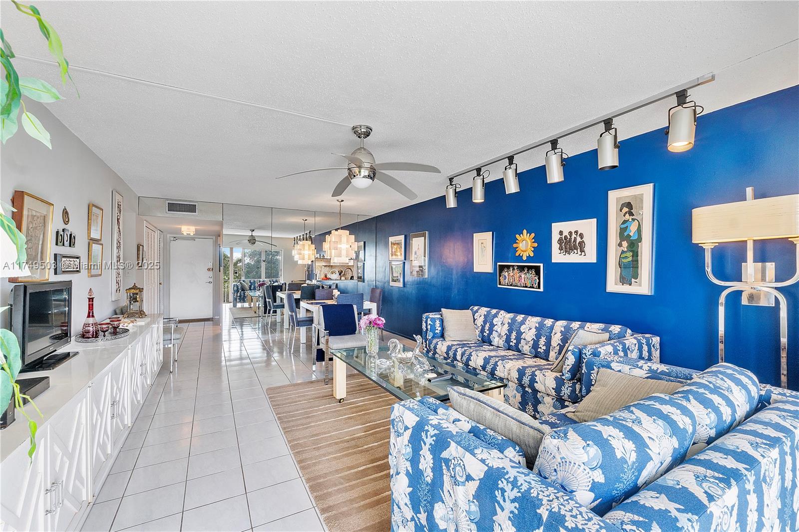 HILLCREST COUNTRY CLUB AP - Residential