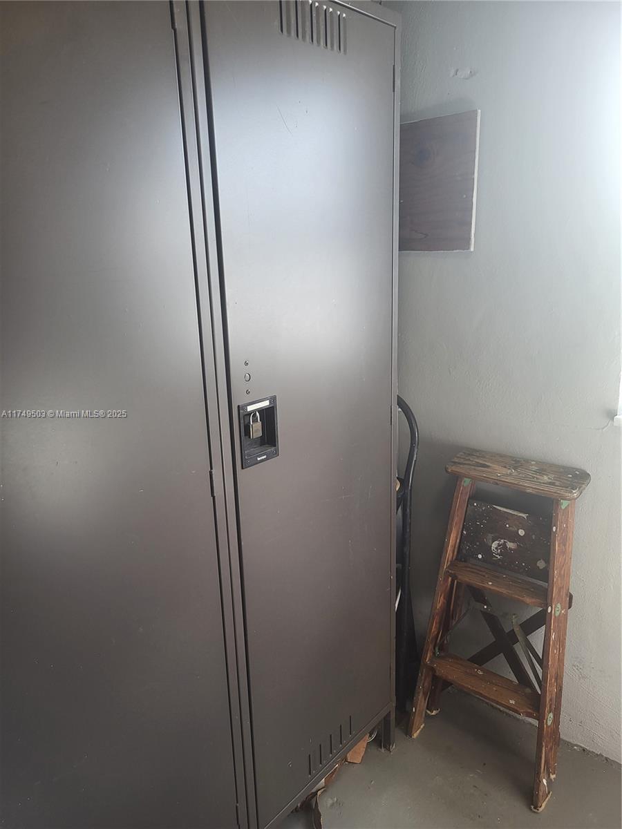 HILLCREST COUNTRY CLUB AP - Residential