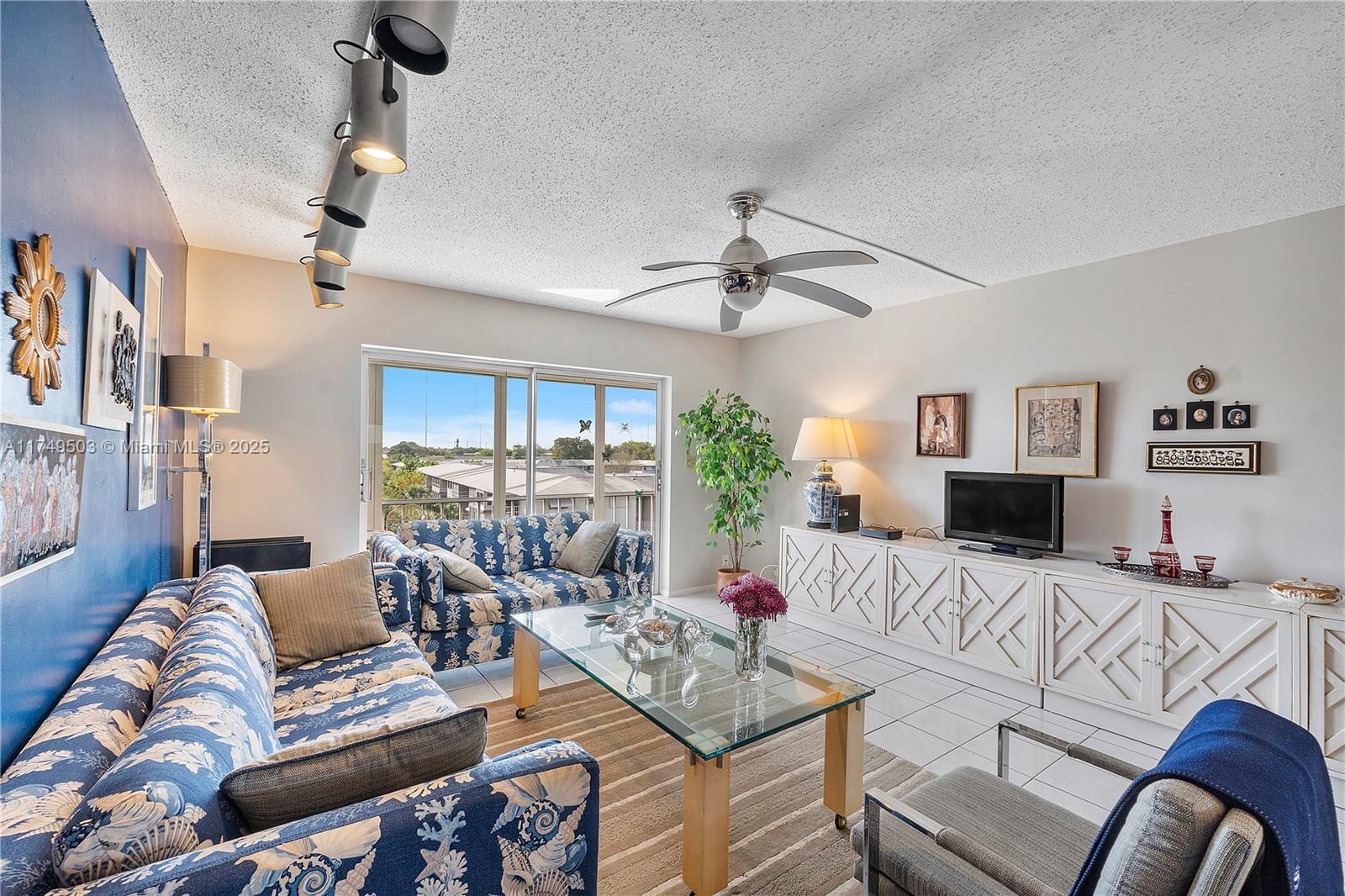 HILLCREST COUNTRY CLUB AP - Residential