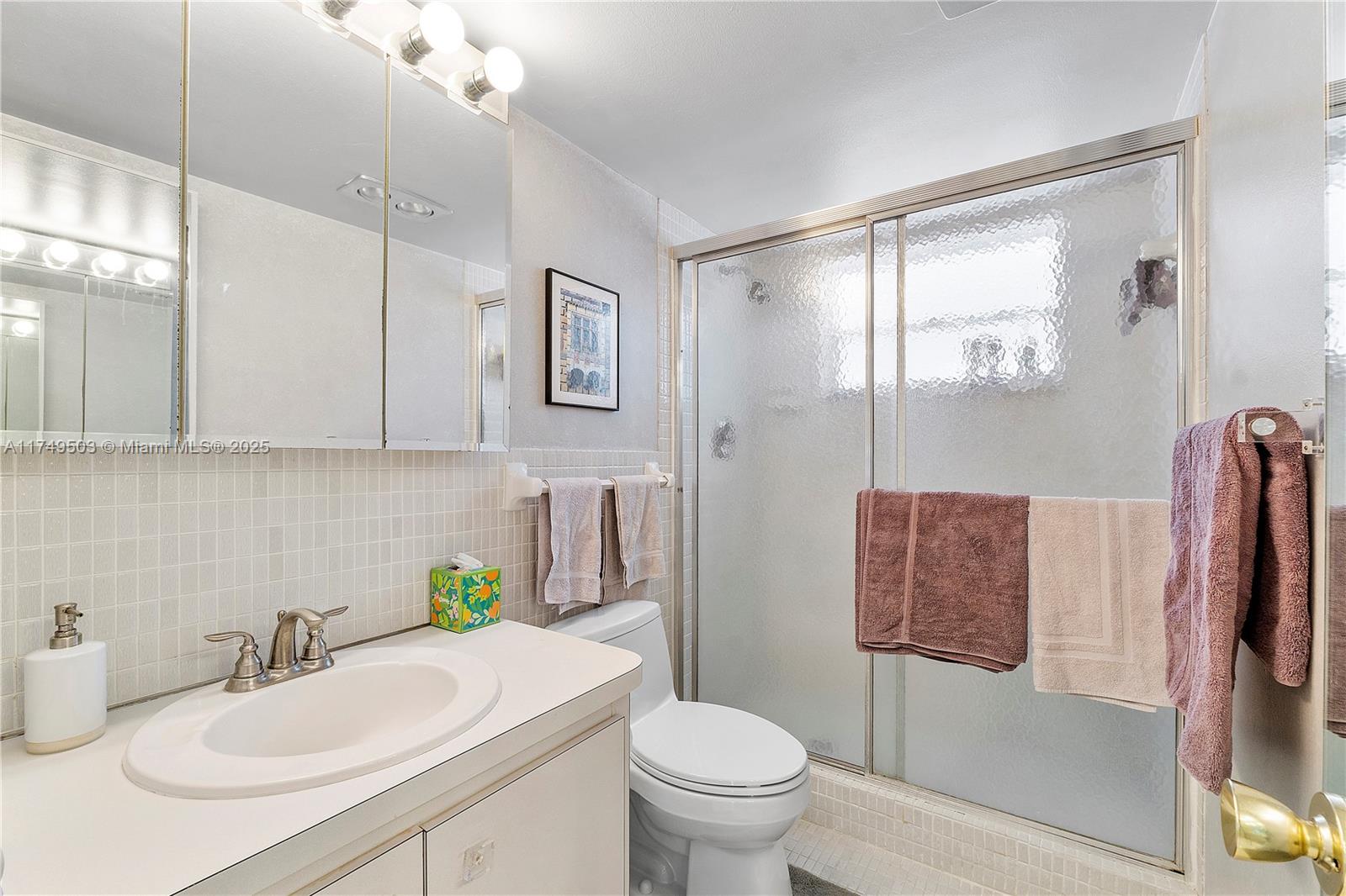 HILLCREST COUNTRY CLUB AP - Residential