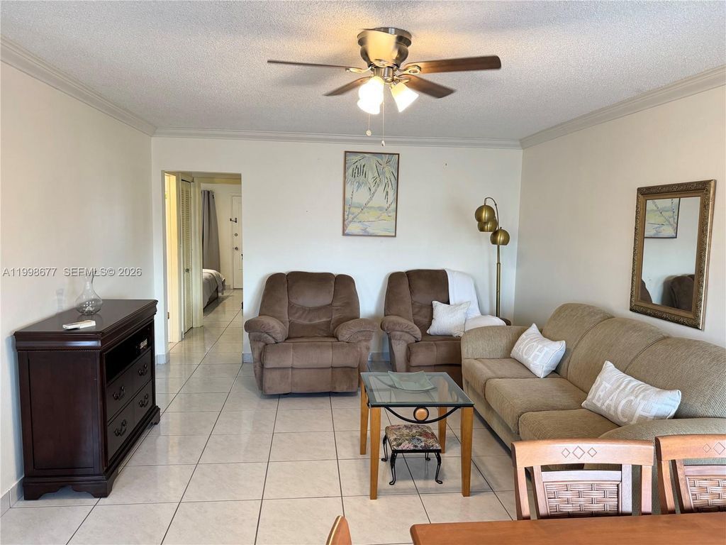 Photo of 920 SW 11th Ave #11D, Hallandale Beach, FL 33009 (MLS # A11998677)