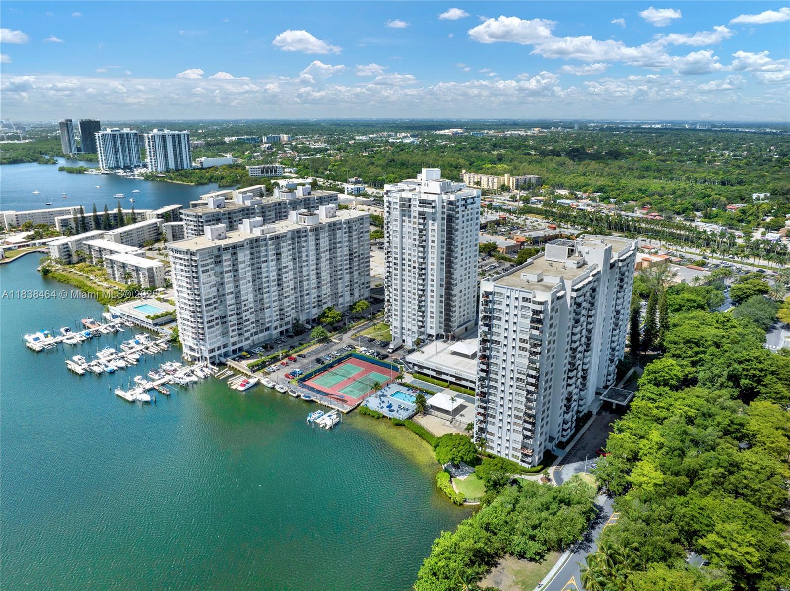 Bright and spacious 1 bedroom 1.5 bathroom 10th floor unit at Century Tower of Commodore Plaza Condominium. Unit features porcelain floors throughout, walk-in closet, wood cabinetry, granite countertops and stainless steel appliances. Amenities include bay-side pool, gym, tennis courts, lobby security and guardhouse. Boat docks waiting list. Building is located at the entrance of William's Island, minutes of Aventura Mall, Gulf Stream Casino, Banks, Restaurants, Supermarkets and more.