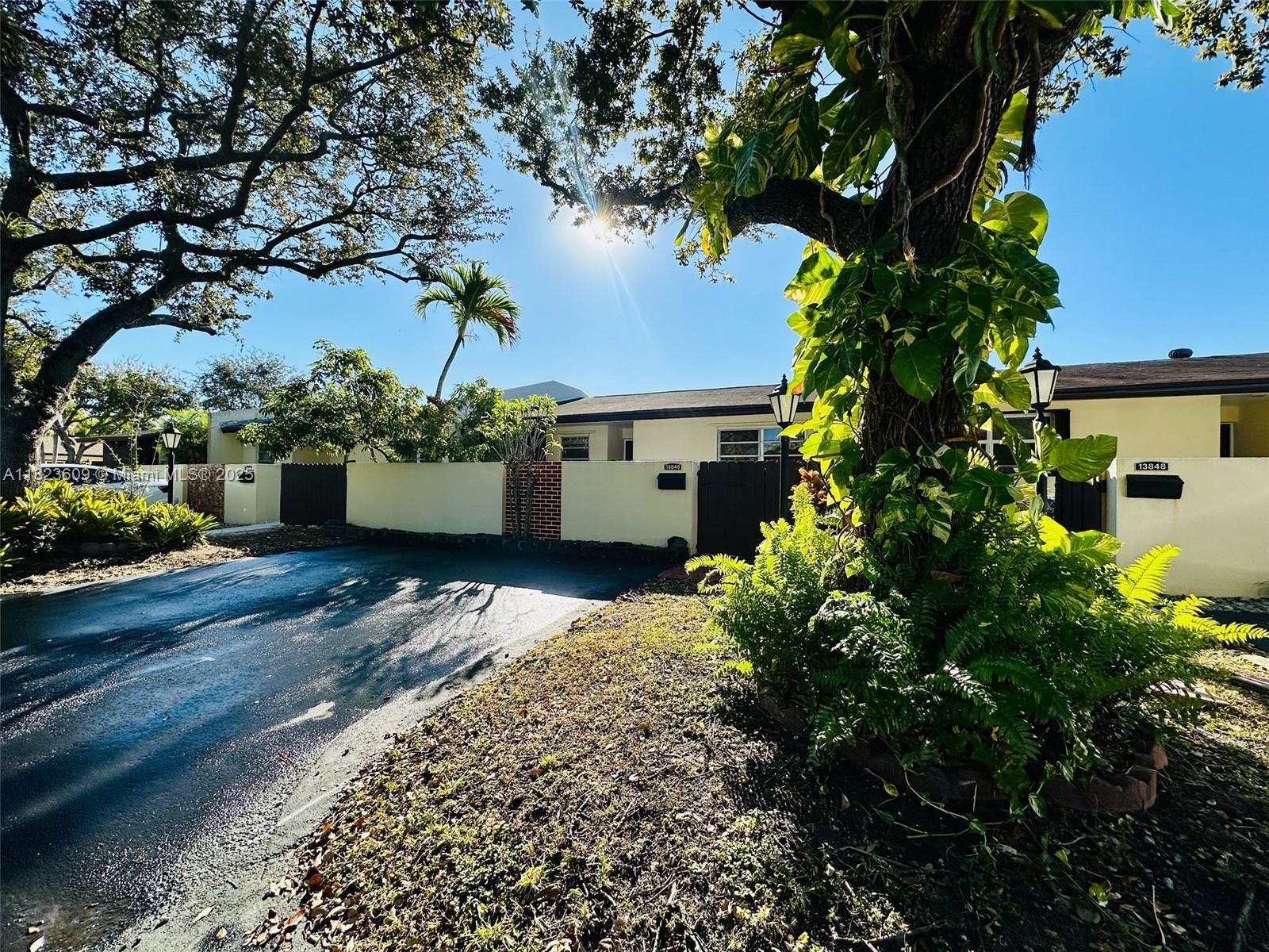 13846 Kendale Lakes Dr 13846, Miami, Broward County, Florida - 2 Bedrooms  
2 Bathrooms - 